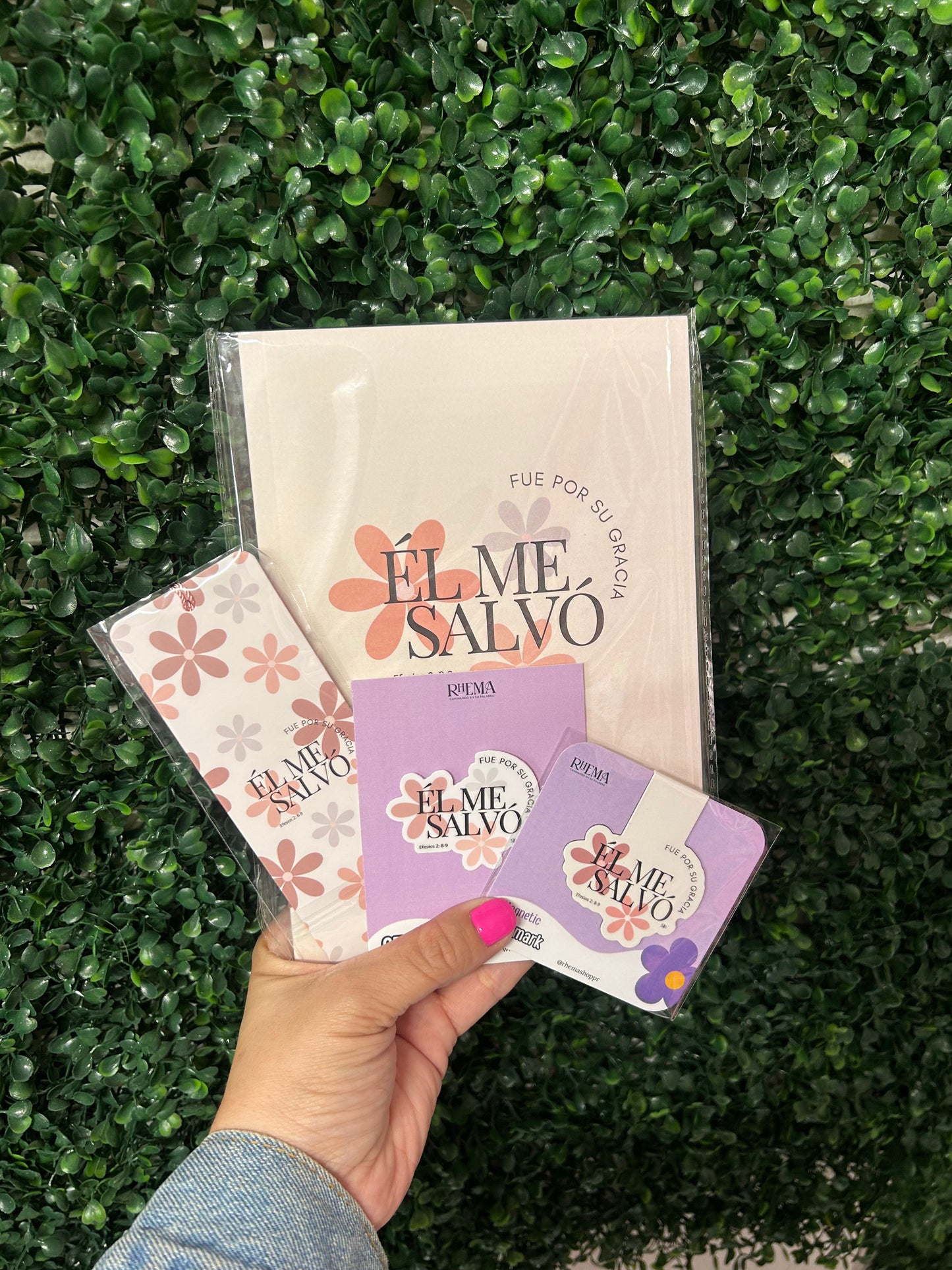 BUNDLE MARCADOR MAGNÉTICO REGULAR, LIBRETA Y STICKER  “EL ME SALVO”
